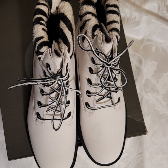 🎉NIB 🎉Timberland Kinsley 6 Inch Waterproof Boot White Nubuck - Picture 3 of 9